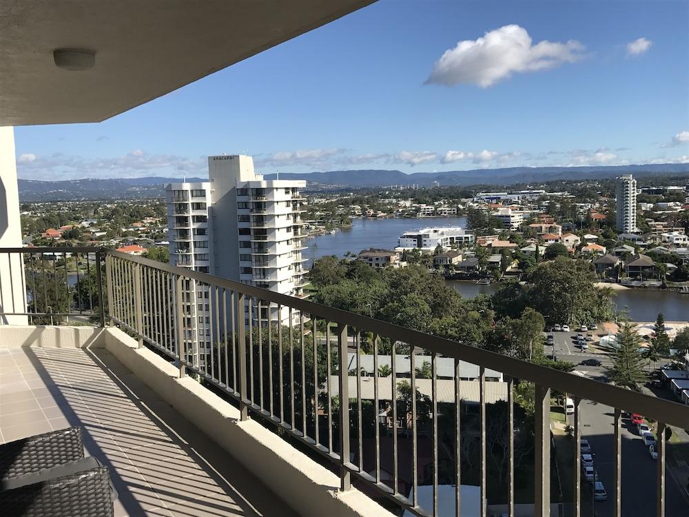 Genesis Apartments By Gold Coast Premium Exterior photo